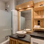 Apartment Apartment Staddon, Alpes Agency, Central Chamonix, Sleeps 4-6